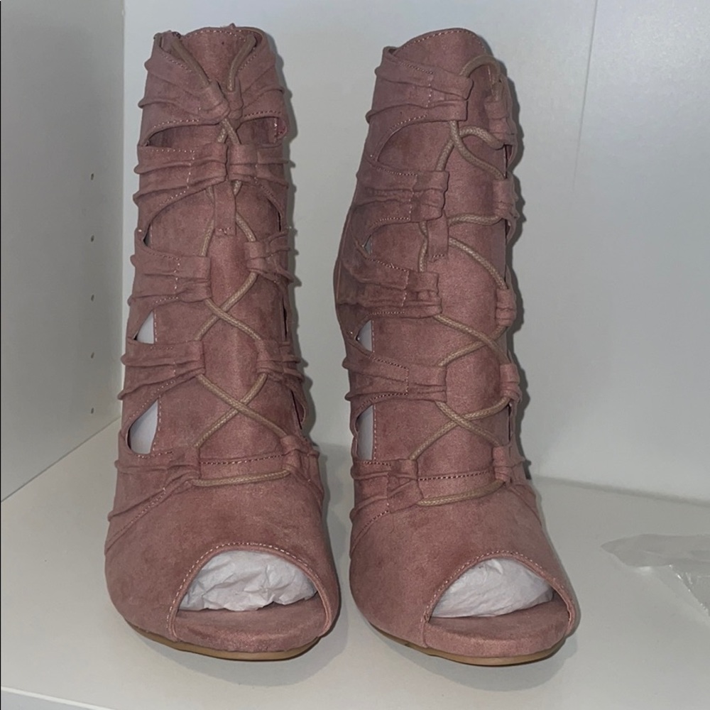 Shoe dazzle pink high heels